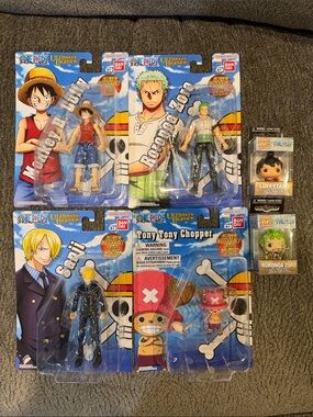 One Piece Anime Set Of 4 Action Figures & 2 Pop! Keychains